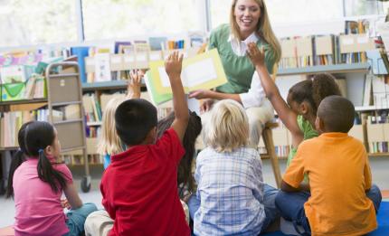 teacher reading children a story