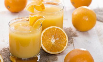 orange juice and oranges