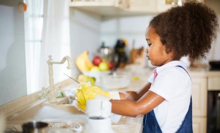 girl doing washing up