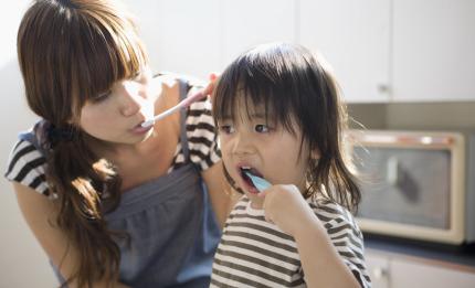 mother and child brushing their teeth