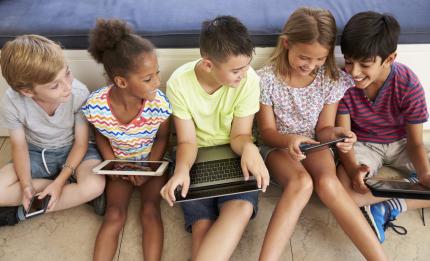 children using tablets