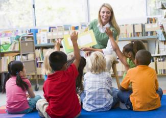 teacher reading children a story