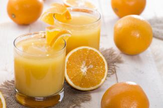 orange juice and oranges