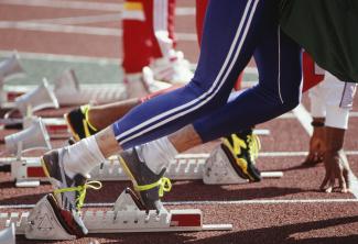 runners starting a race